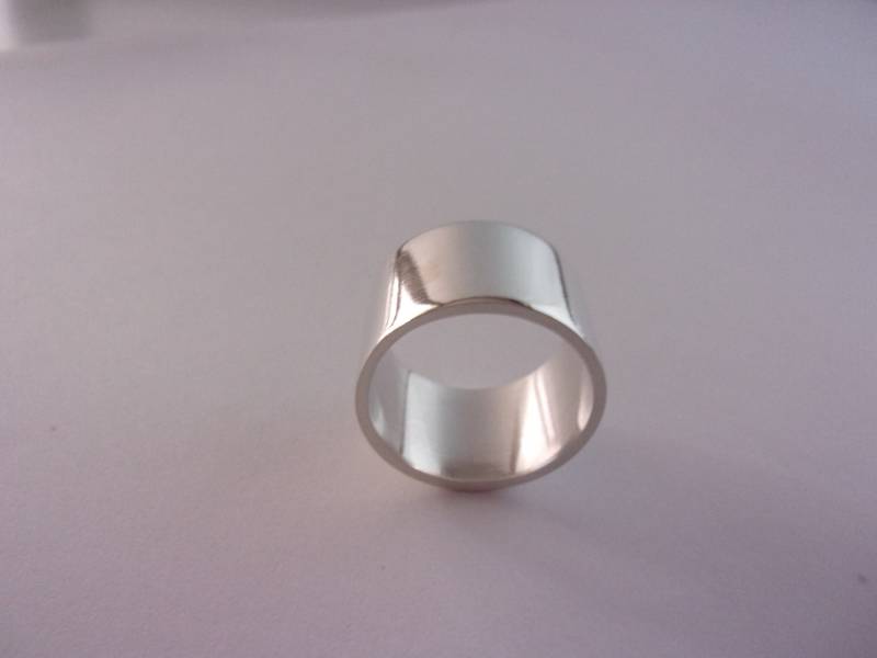 Breiter, Flacher Ring Aus Massivem Silber Breiter, Flacher Ring Aus Massivem Silber von ArtisanatPrecieux
