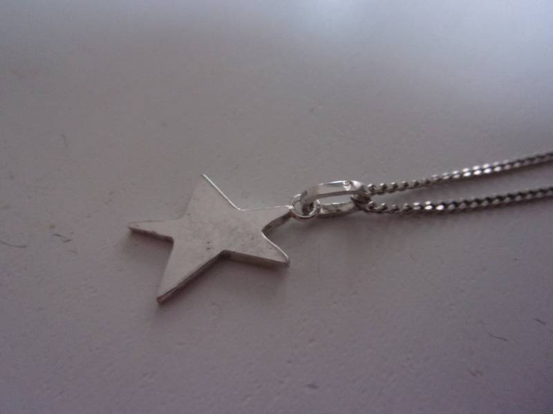 sternanhänger Auf Silberner Kette sternanhänger Auf Silberner Kette von ArtisanatPrecieux