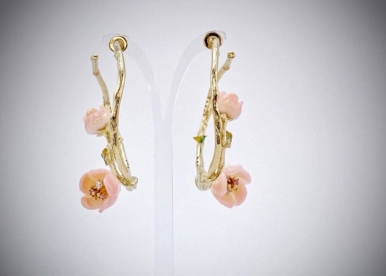 Blumen Creolen, Silber Turmalin Ohrringe, Emaille Korallen 24K Vergoldung Frühlings Kreis Art Deco Ohrringe von ArtissimoArtGallery