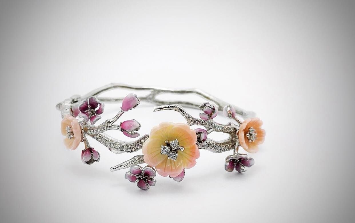 Blumen Emaille Armband, Silber Koralle Zirkon Bettelarmband, Verstellbares Zweig Buntes Art Deco Armband von ArtissimoArtGallery