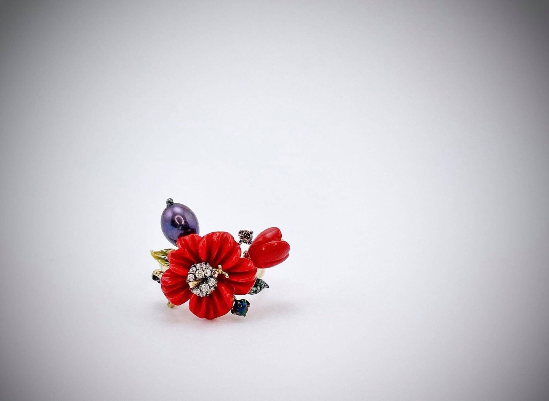 Blumen Schwarze Perle Ring, Silber Emaille Rote Koralle 24K Vergoldung Turmalin Cocktail Bouquet Art Deco Schmuck von ArtissimoArtGallery