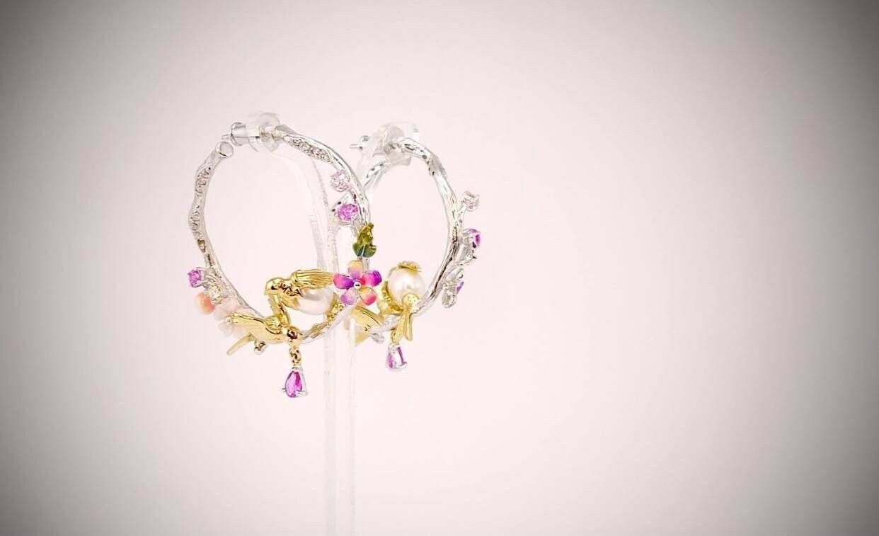 Emaille Silber Ohrringe, Blume Turmalin Vogel Perlen 24K Vergoldung Perlmutt Art Deco Schmuck von ArtissimoArtGallery