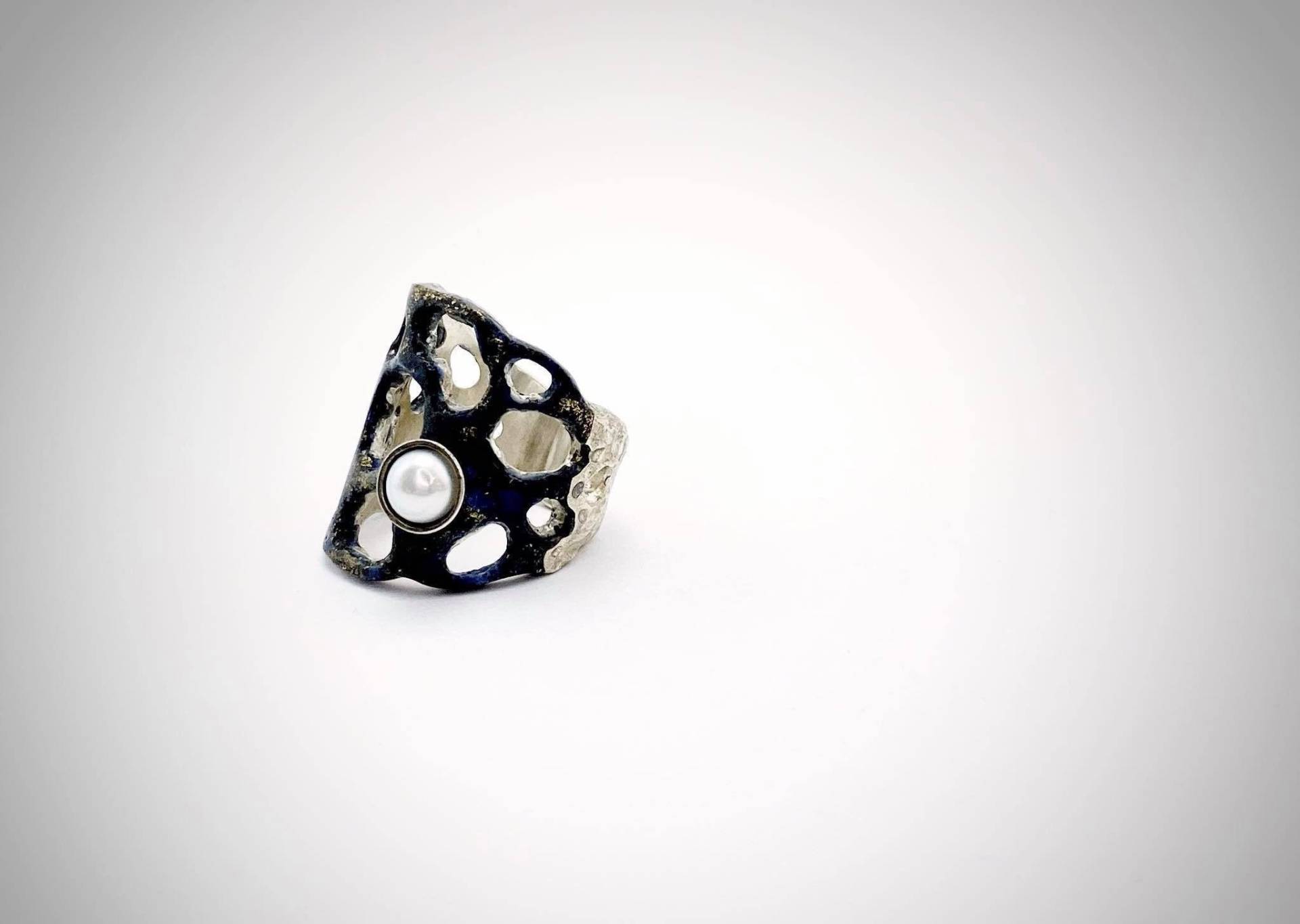 Emaille Silber Ring, Perle Löcher Cocktail Verlobungsring, Art Deco Schmuck, Statement Modern Geschenk Für Sie von ArtissimoArtGallery