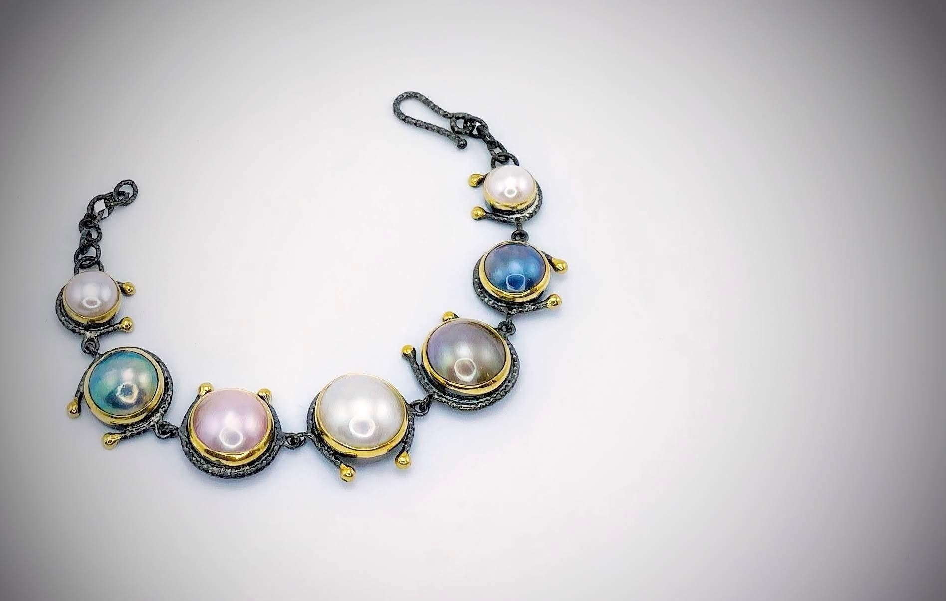 Perle Silber Armband, 24K Vergoldung Armband Schwarz Rhodium, Verstellbares Buntes Brautschmuck, Valentinstag Geschenk von ArtissimoArtGallery