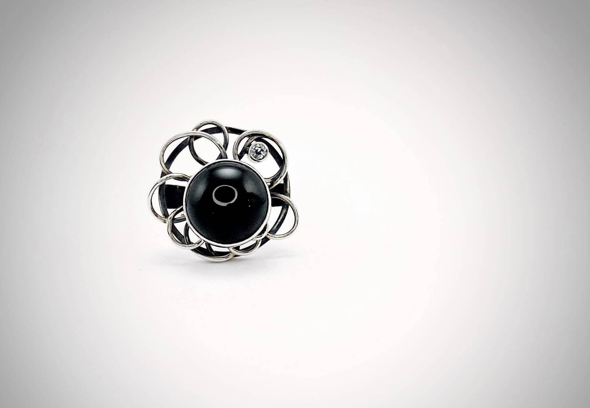 Schwarzer Obsidian Ring, Silber Blumen Rohstein Gothic Cocktail Alternative Statement Frau Kunst Geschenk, Geschenk Für Sie von ArtissimoArtGallery