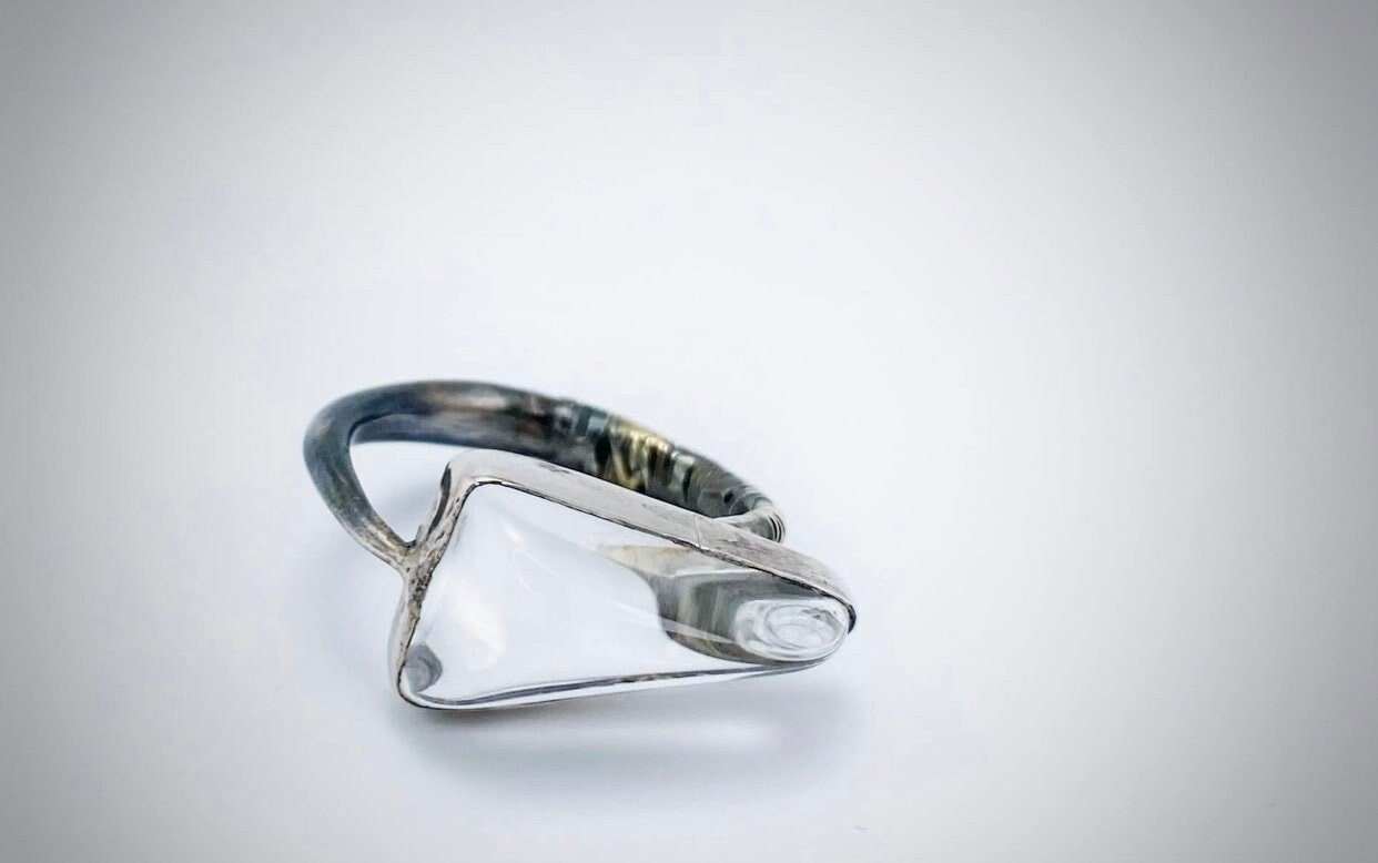 Stapelbarer Dreieck Ring, Bergkristall 925 Silber 24K Vergoldung Boho Statement Geschenk Für Sie von ArtissimoArtGallery