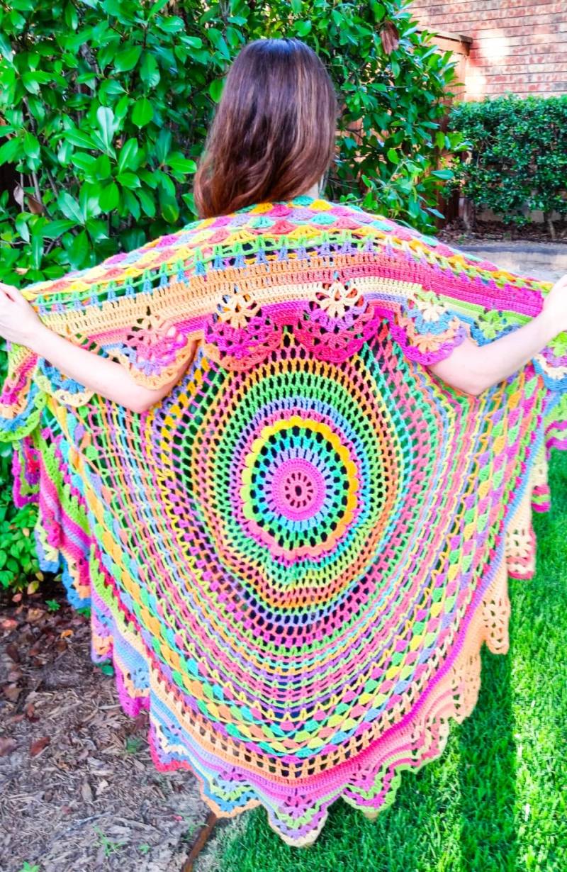 Boho Häkelweste - Lange Hippie Weste Erwachsene Einheitsgröße Wolle Mandala von ArtistBeeBee