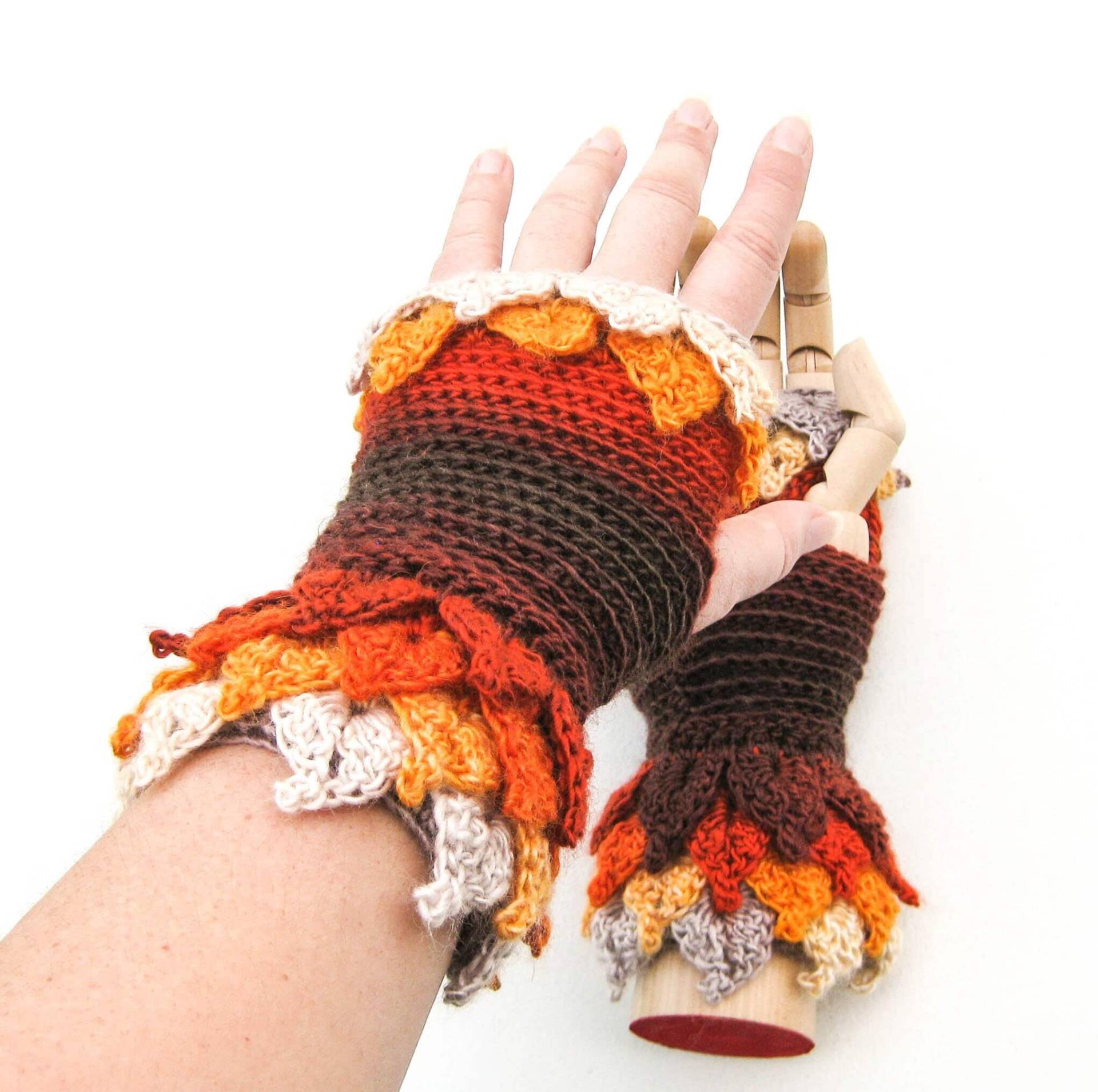 Drachenschuppen Handschuhe - Gehäkelte Fingerlose Wollhandschuhe Krokodil Stich Blattfee von ArtistBeeBee