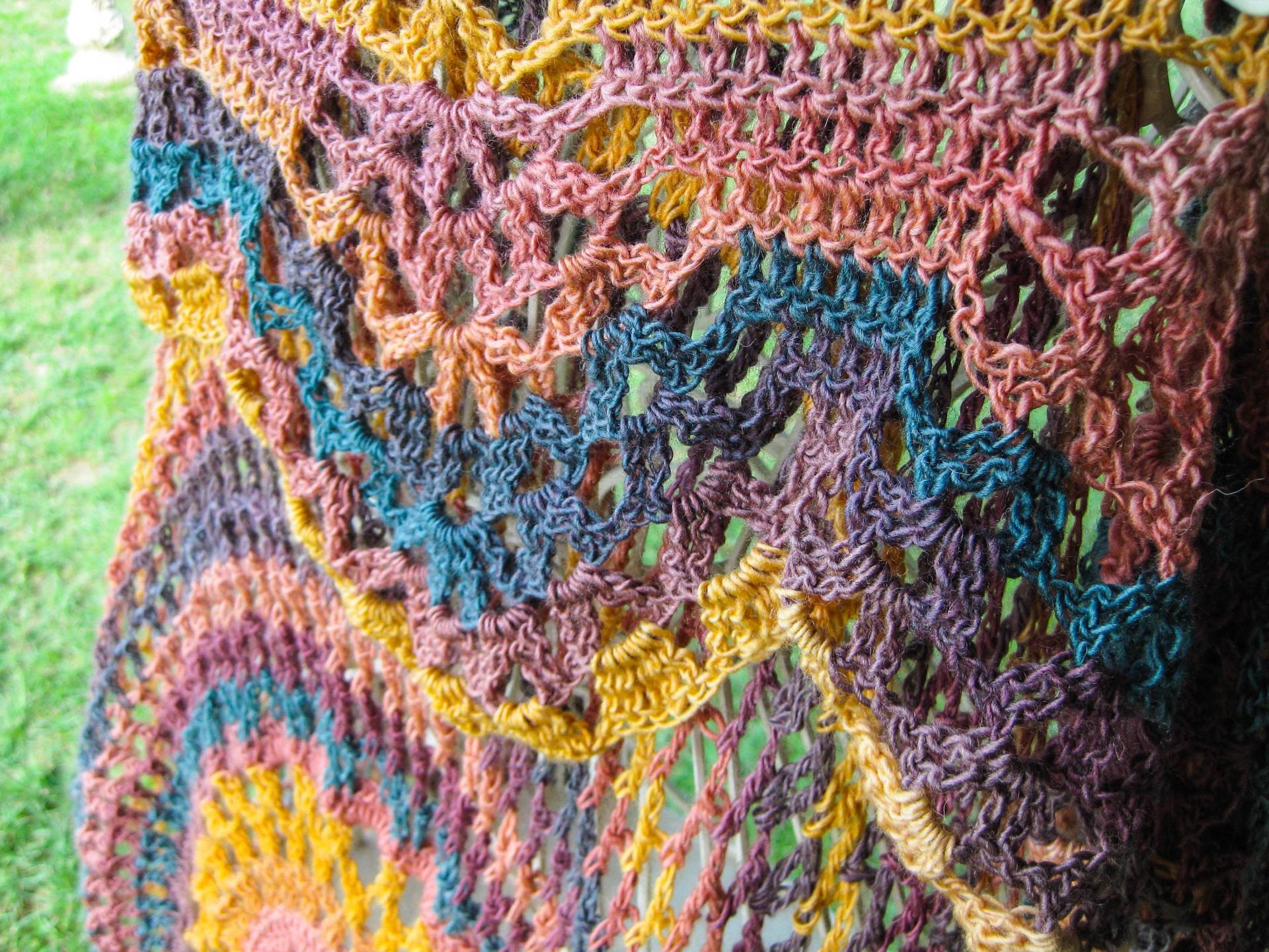 Lange Boho Hippie Weste - Erwachsene Einheitsgröße Wolle Mandala Häkeln von ArtistBeeBee