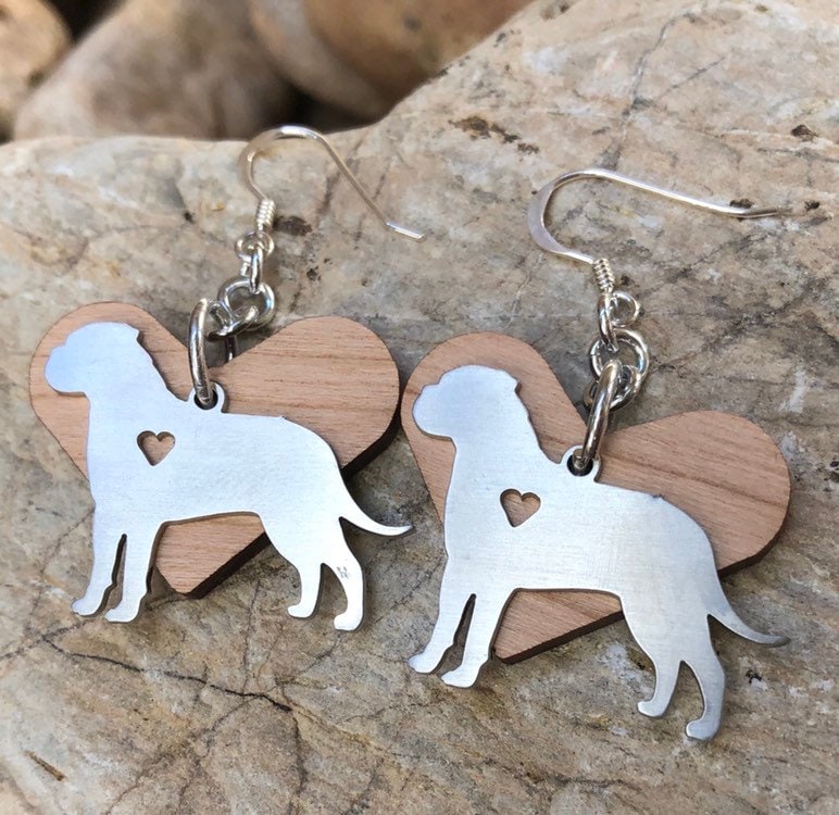 Bull Mastiff Hund Ohrringe - Tropfen Schmuck Hundeohrringe Hundeliebhaber Holzherz Haustier von ArtistCreationsKaren