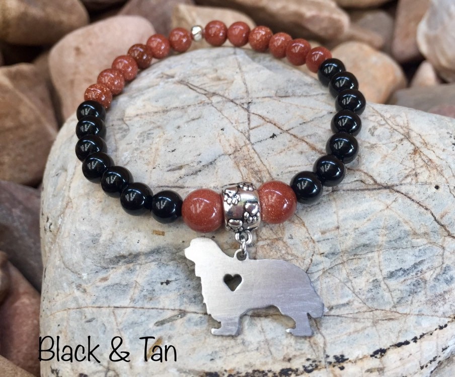 Cavalier King Charles Edelstein Armband - Hund Themen Haustier Thema Kavalier Schmuck Perlenschmuck von ArtistCreationsKaren