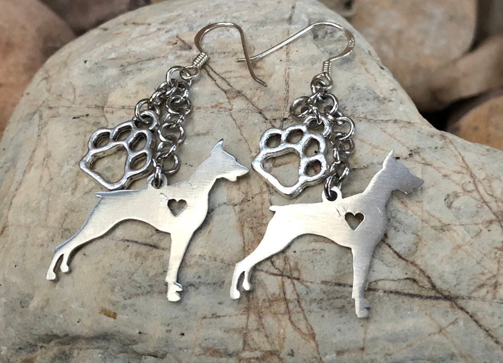 Dobermann Tropfen Ohrringe - Hund Schmuck Hundeliebhaber Hunde Geschenk Hängende Pfote Charm Haustier von ArtistCreationsKaren