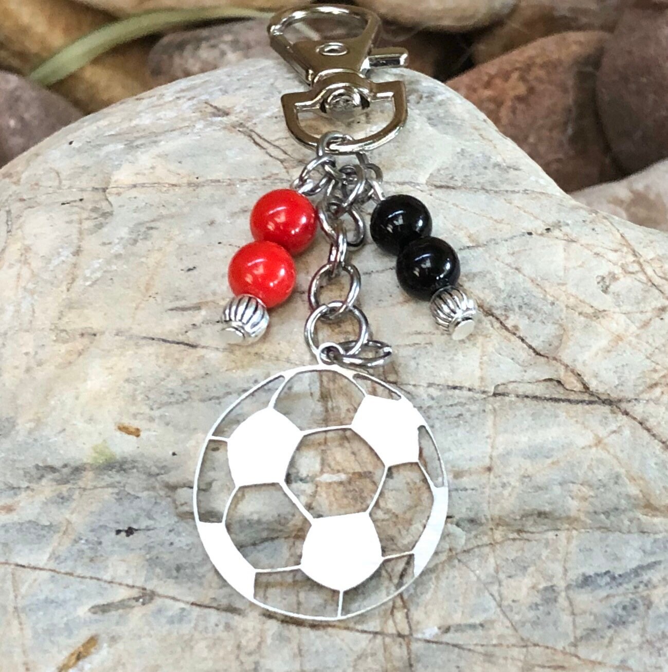Fußball Edelstein Schlüsselanhänger, Edelstahl Ball Sport Tasche Charm, Schmuck, Fußball, Schlüsselring, Weihnachten von ArtistCreationsKaren