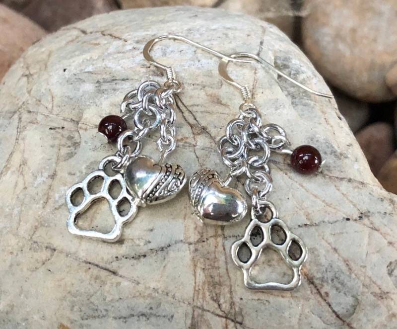 Pfote Granat Ohrringe - Tier Schmuck Haustier Baumeln Hundeohrringe Katzen Hund Pfote Granat Ohrringe - Tier Schmuck Haustier Baumeln Hundeohrringe Katzen Hund von ArtistCreationsKaren