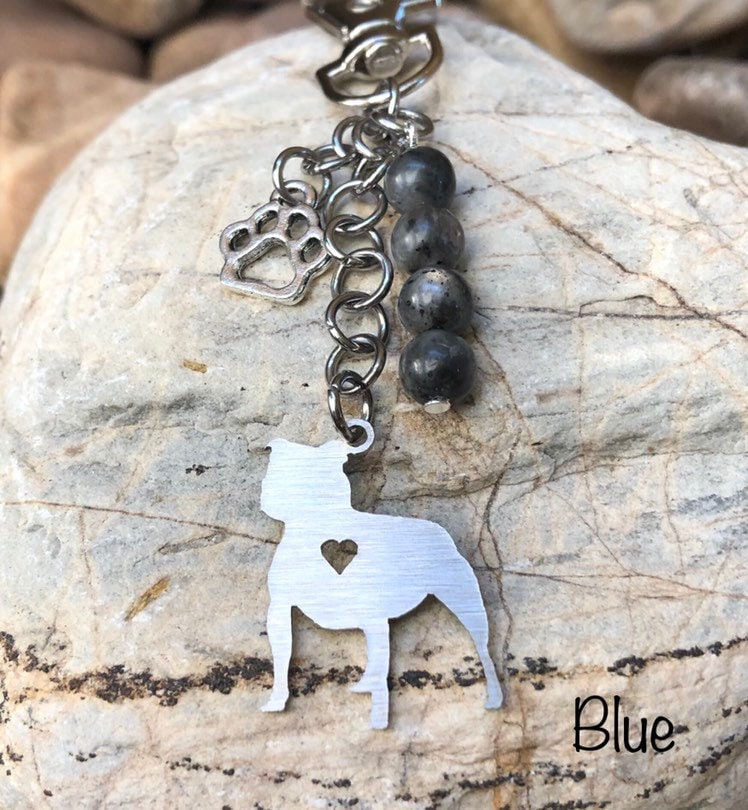 Staffordshire Bullterrier Hund Schlüsselanhänger, Edelstahl Taschenanhänger, Haustier Andenken, Staffy Schmuck, Staffie Weihnachten Staffordshire Bullterrier Hund Schlüsselanhänger, Edelstahl Taschenanhänger, Haustier Andenken, Staffy Schmuck, Staffie Weihnachten von ArtistCreationsKaren