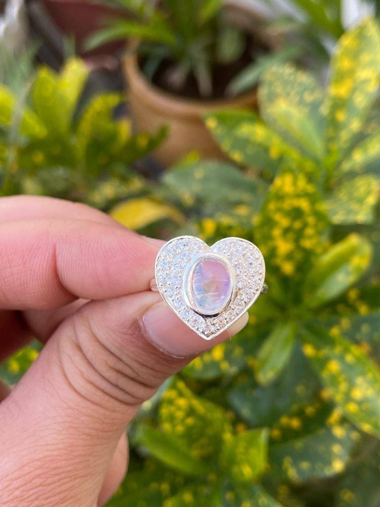 Herz Form Ring - Mondstein Verlobungsring Silber Regenbogen Schmuck von ArtistJewelsBoutique
