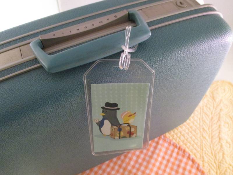 Pinguin & Peep Im Urlaub Gepäckanhänger von ArtistMonicaShop