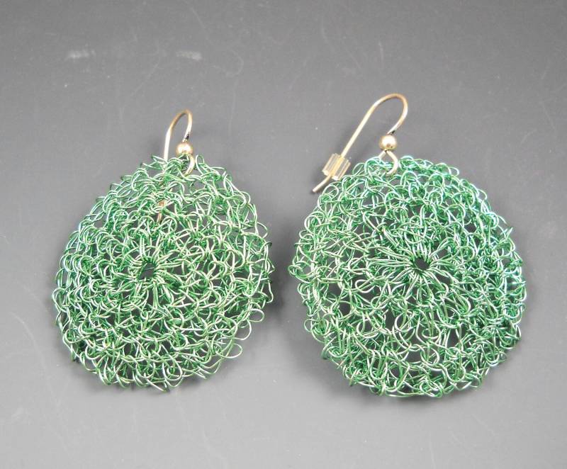 Türkis Gefärbt Gehäkelte Ohrringe Mit Sterling Ohr Drähte Khe1524 von ArtisticInnerChi