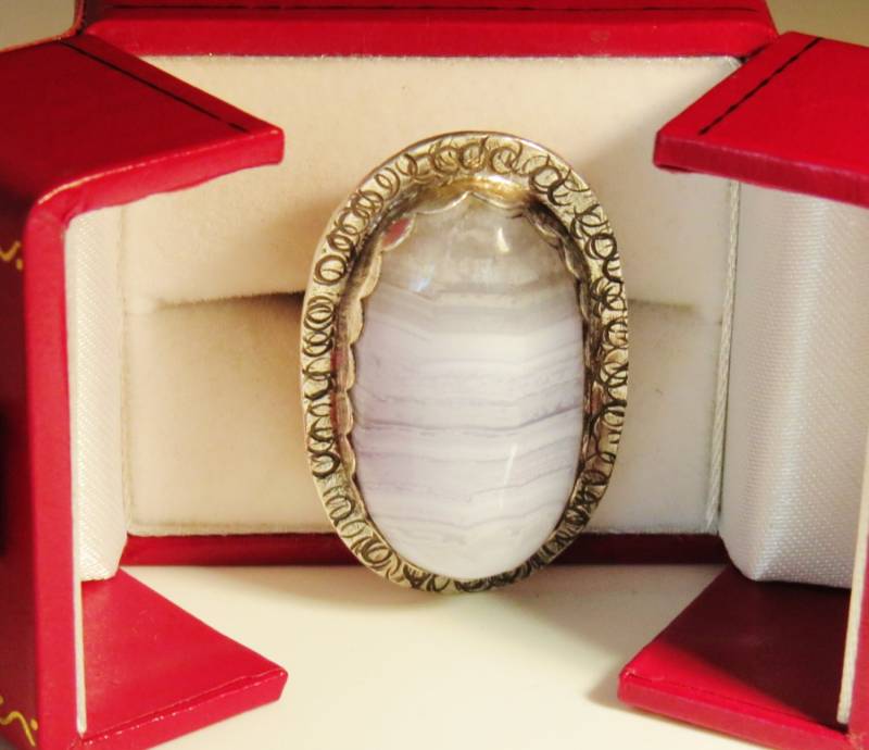 Blauer Spitzen Achat Und Sterling Silber Oxidierter Ring Blauer Spitzen Achat Und Sterling Silber Oxidierter Ring von ArtisticJewelrybyPLT