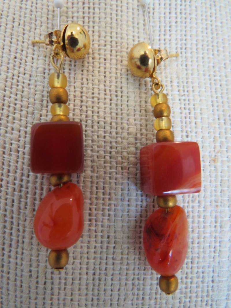Ohrringe Aus Karneol Halb Kostbare Edelsteine Und Gold-Ton 2 1/4" Baumeln. von ArtisticJewelrybyPLT