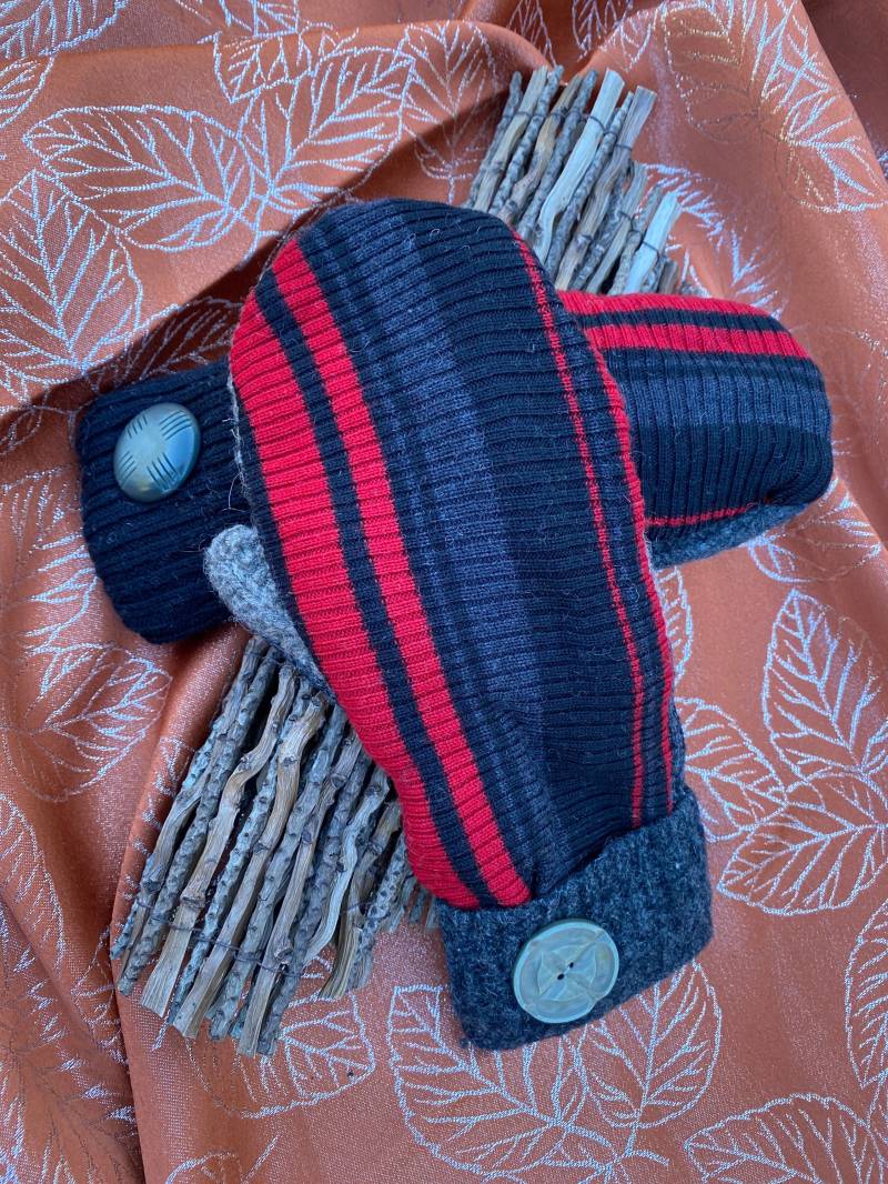 Wollfäustlinge - Rot, Schwarz, Grau von ArtisticWoolens