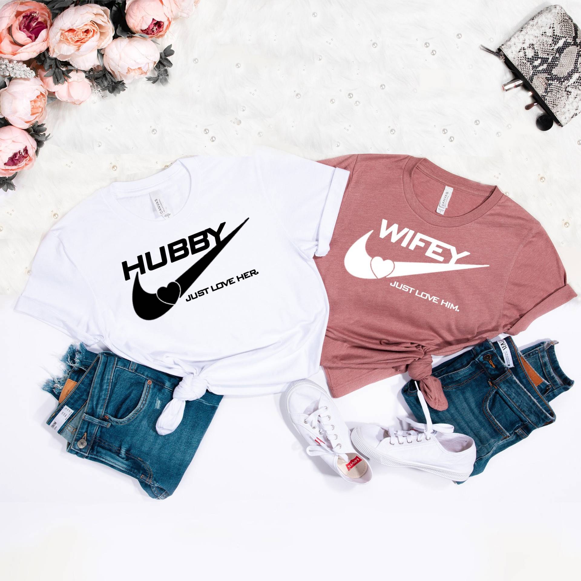 Hubby Und Wifey T-Shirt, Just Loved Shirt, Ehemann Frau Passende Paar Outfits, Flitterwochen, Hochzeit Sie Ihn, Braut Geschenk Hubby Und Wifey T-Shirt, Just Loved Shirt, Ehemann Frau Passende Paar Outfits, Flitterwochen, Hochzeit Sie Ihn, Braut Geschenk von ArtisticalDesign