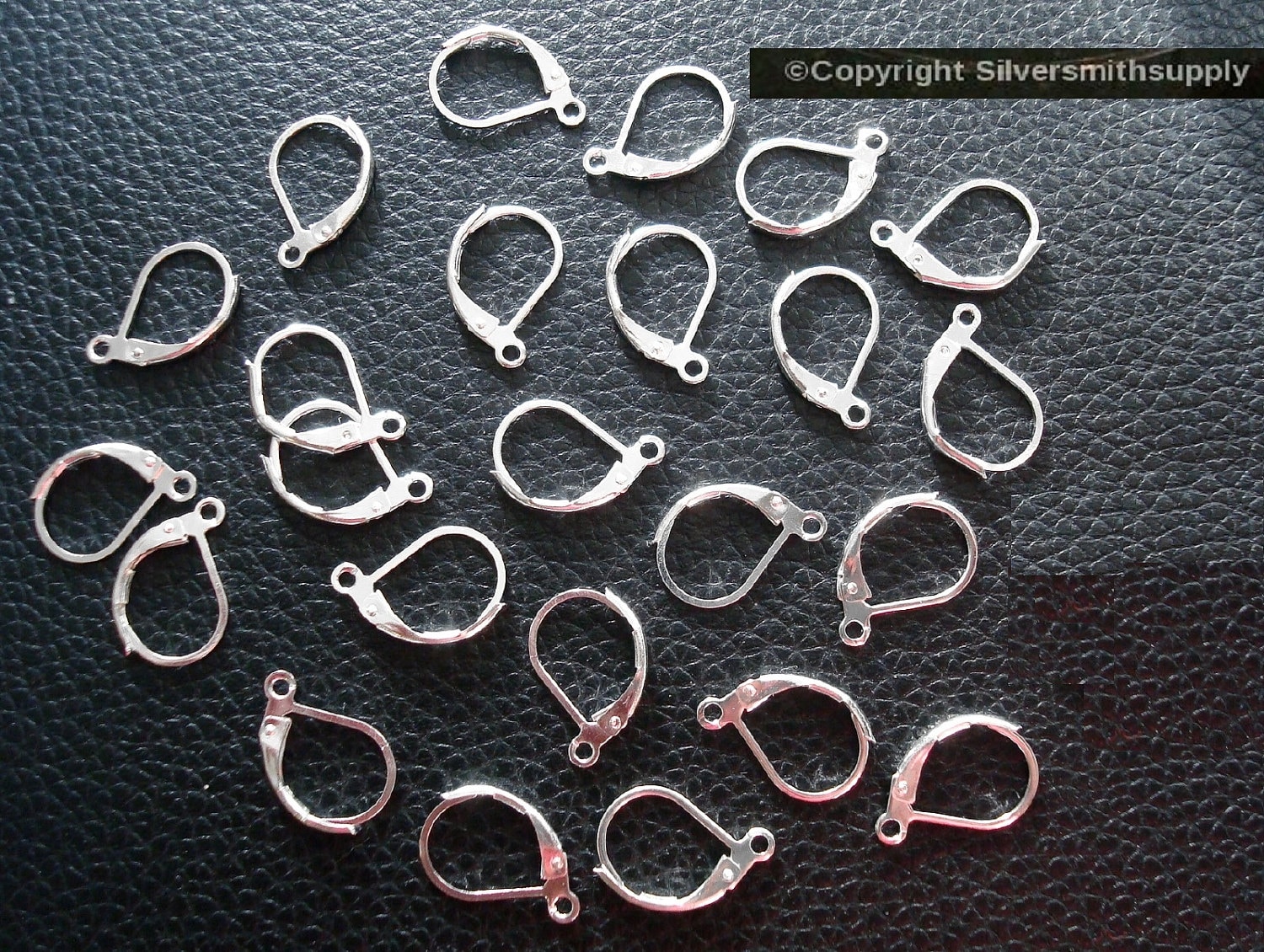 24 Ohrhaken Mit Offener Schleife An Klappbrisuren Fpe176 24 Ohrhaken Mit Offener Schleife An Klappbrisuren Fpe176 von Artistrywithbeads