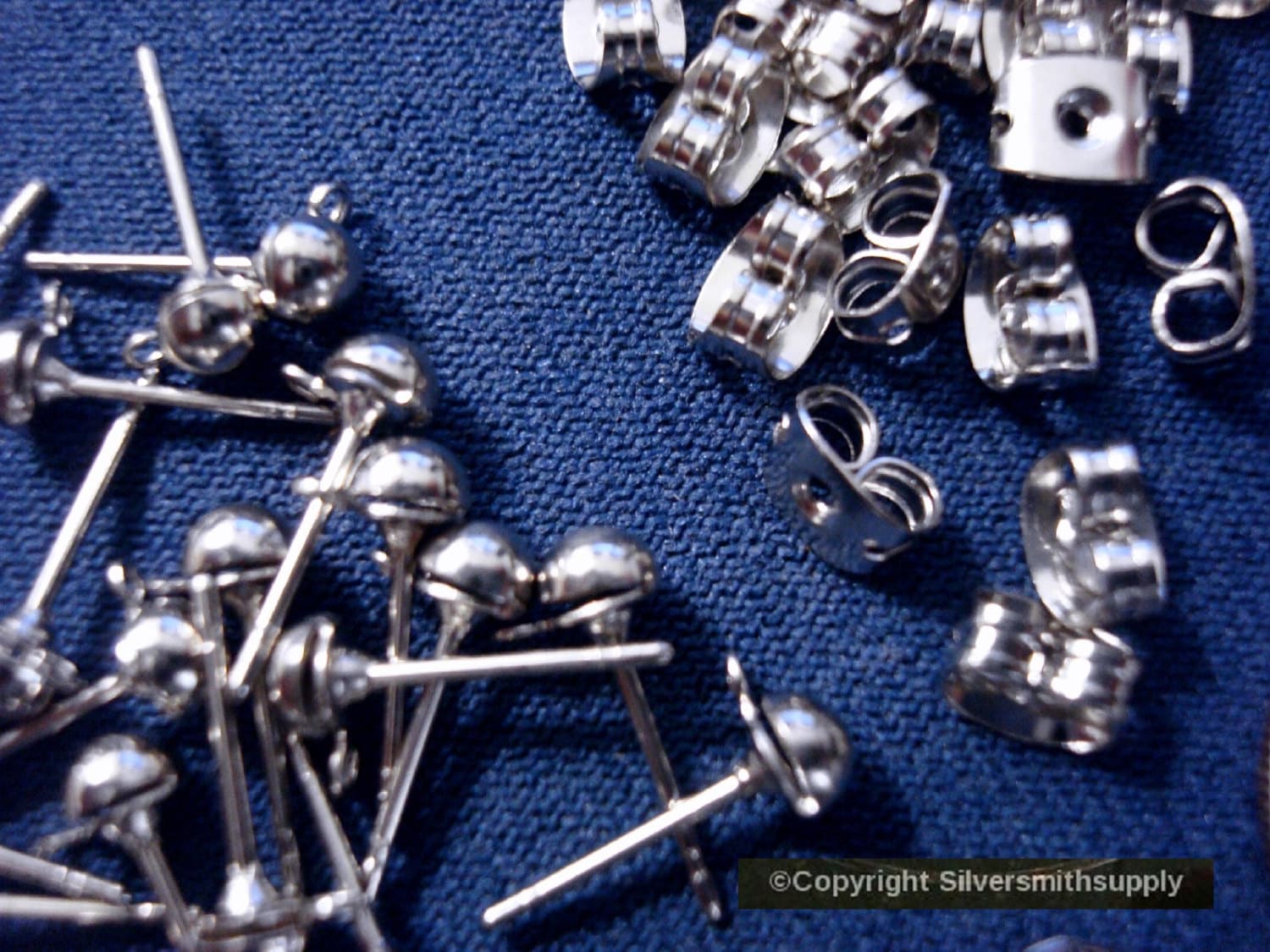 48 Stück Silberfarbene 4 Mm Kugel Schmetterlingsverschlüsse Fpe004 von Artistrywithbeads