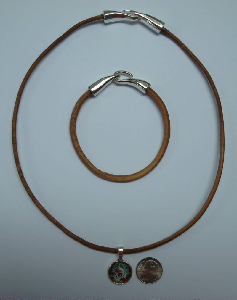 Schwere 3mm Lederkette & Glas Totenkopf Anhänger Passend Für Lederarmband M163 Schwere 3mm Lederkette & Glas Totenkopf Anhänger Passend Für Lederarmband M163 von Artistrywithbeads