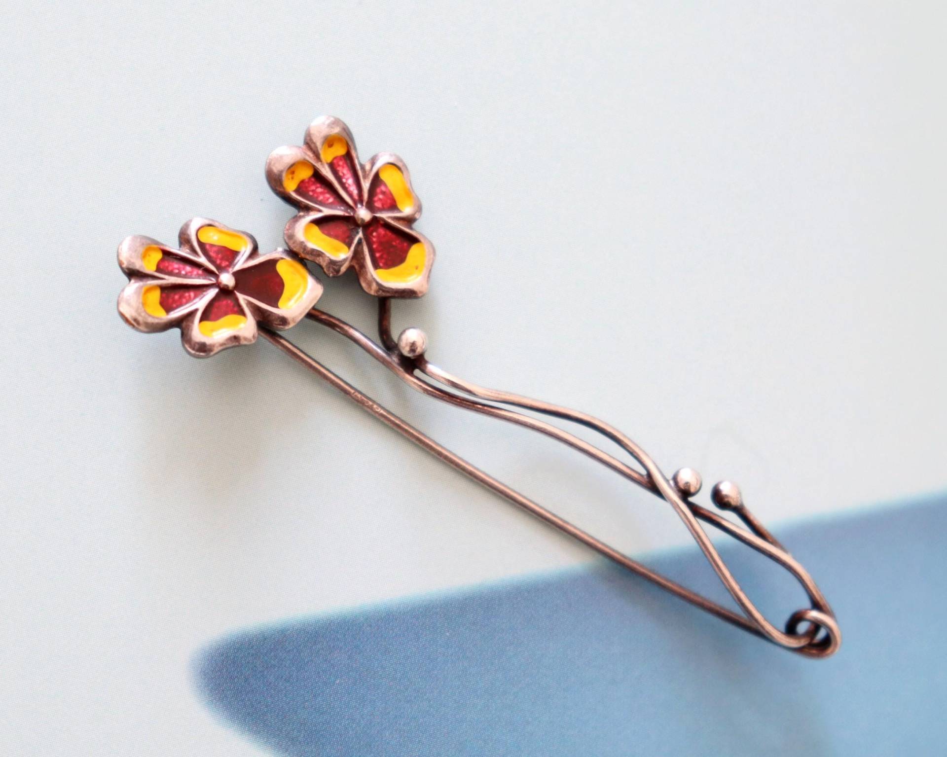 Handgemachte Vintage Blumen Brosche Aus Emaille in Sterling Silber - Zart Und Elegant Anstecknadel von ArtisuStudio