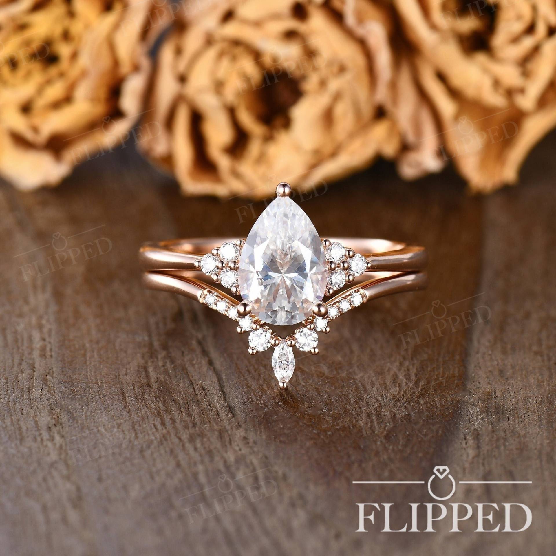 1.5Ct Birnenförmige Moissanite Ringe Rose Gold Braut Set Einzigartige Verlobungsring Chevron Cluster Marquise Versprechen Band von ArtlandUS