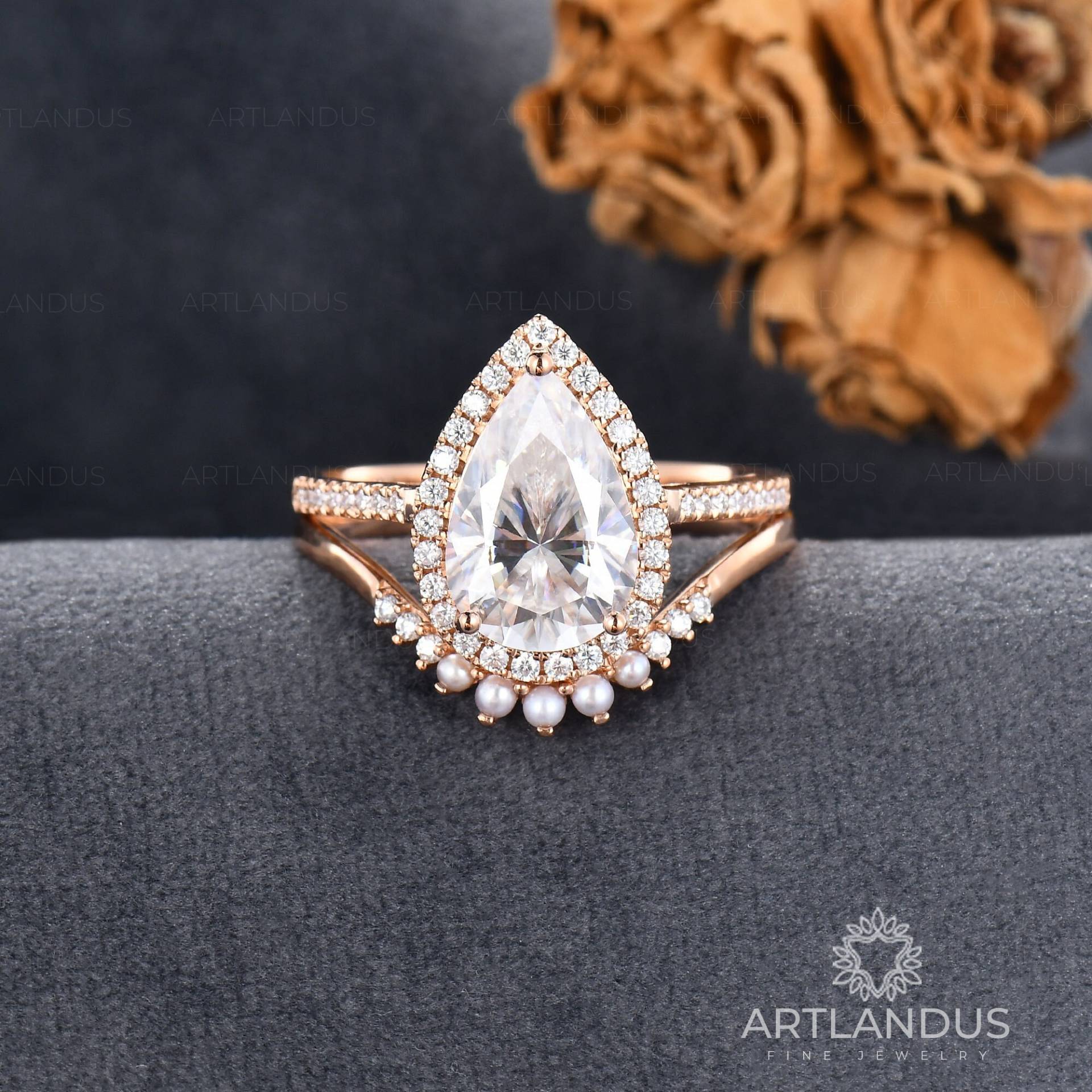 3.5Ct Birne Moissanite Ring Set 2 Stück Rose Gold Verlobungsring Perle Und Halo Diamant Halb Eternity Ehering Teardrop von ArtlandUS