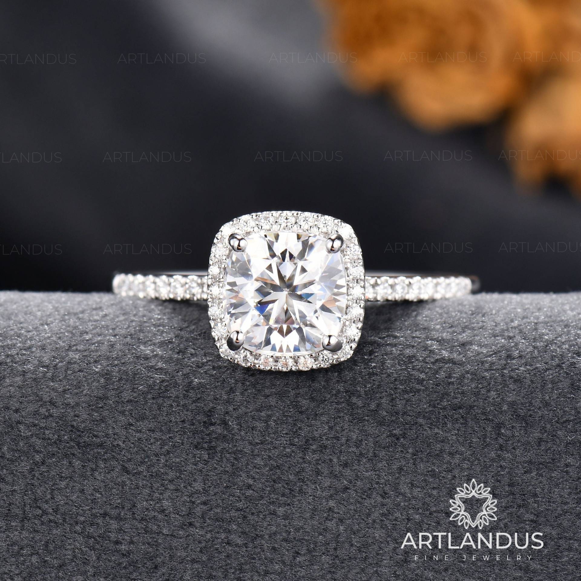 Cushion Cut Moissanite Verlobungsring Weißgold 7mm Brautring Frau Diamant Halo Ehering Halbe Ewigkeit Versprechen Geschenk Für Sie Vintage von ArtlandUS