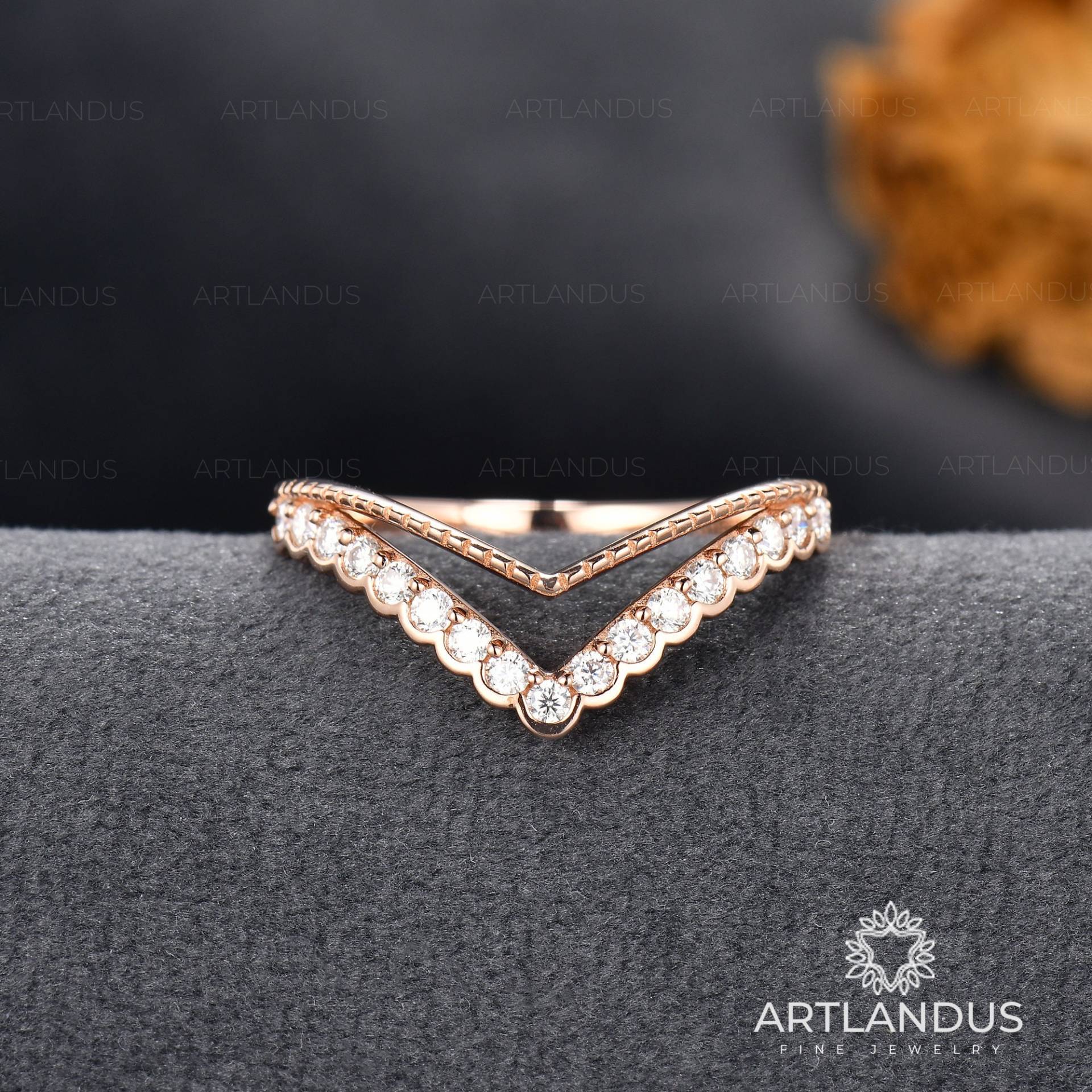 Moissanite Gebogen Ehering Frau Doppel Band Rose Gold Half Eternity Chevron Cluster Art Deco Stapelband von ArtlandUS