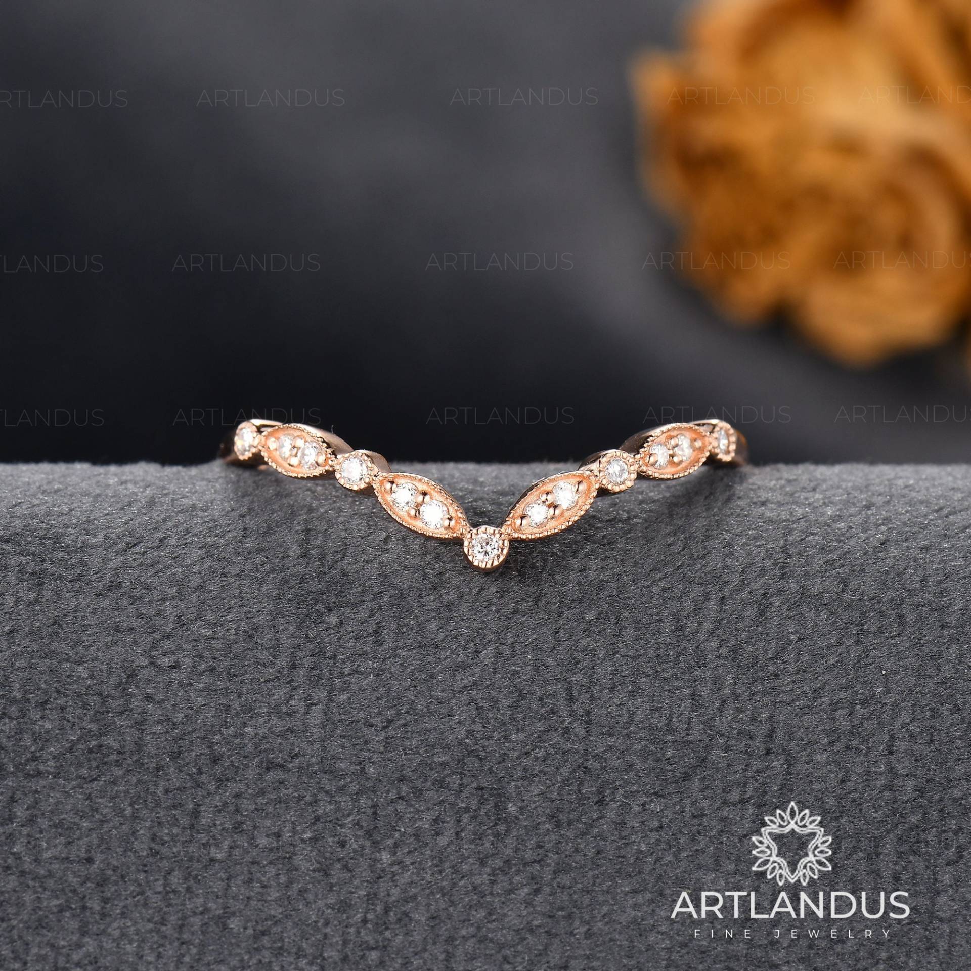 Vintage Gebogene Hochzeit Band Frau Rose Gold Milgrain Ehering Retro Antike Diamant Chevron Custom Fit Passende Stapelband von ArtlandUS