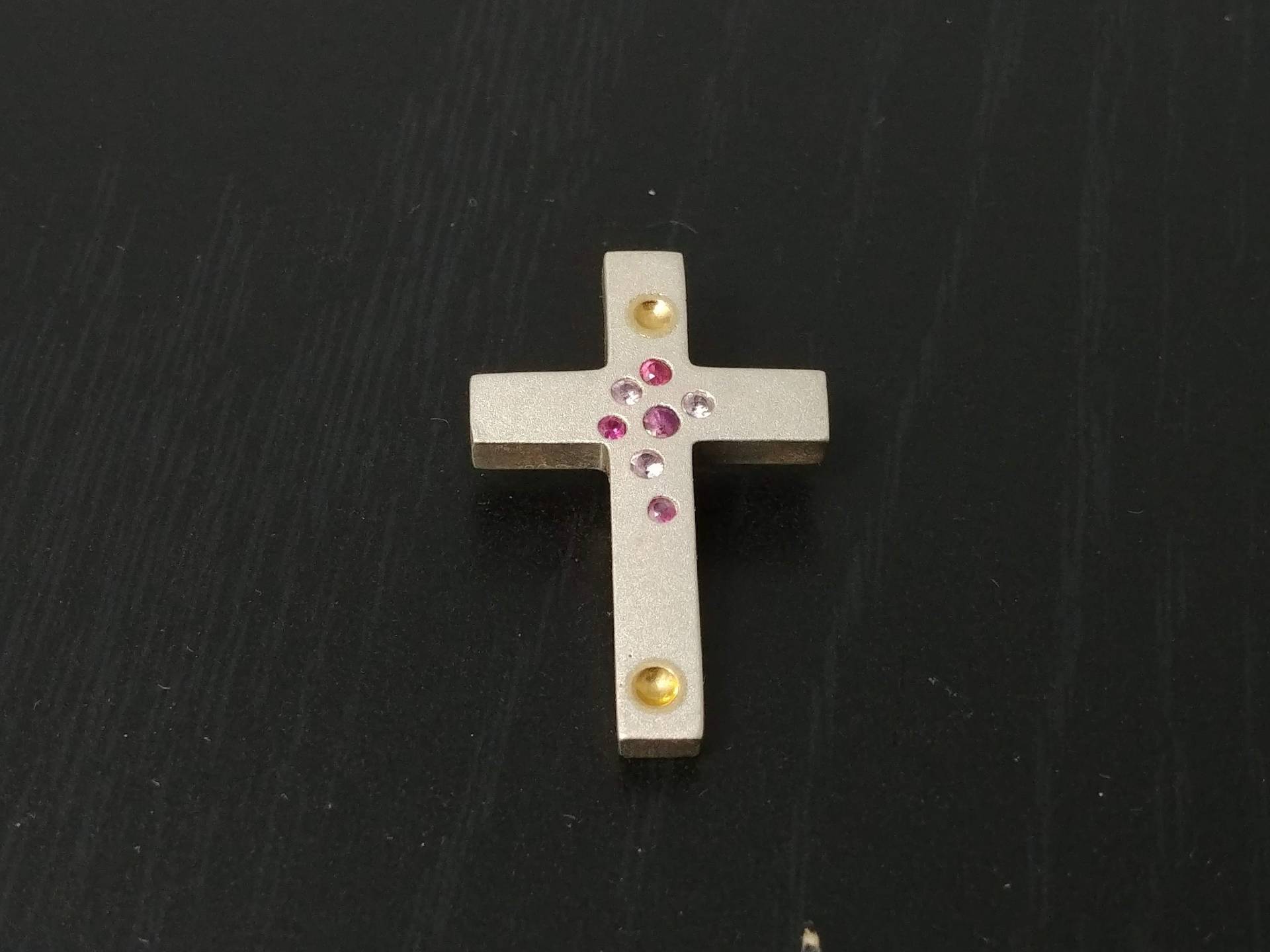Fancy Cross - 18K Silber Kreuz Halskette Mit Verschiedenen Farbigen Saphiren Fancy Cross - 18K Silber Kreuz Halskette Mit Verschiedenen Farbigen Saphiren von ArtofGoldJewelry