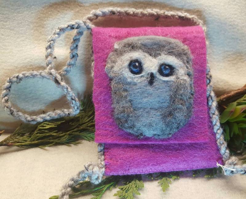 Filztäschchen, Filztasche, Eulen Täschchen, Handytasche von Artonawhimsy