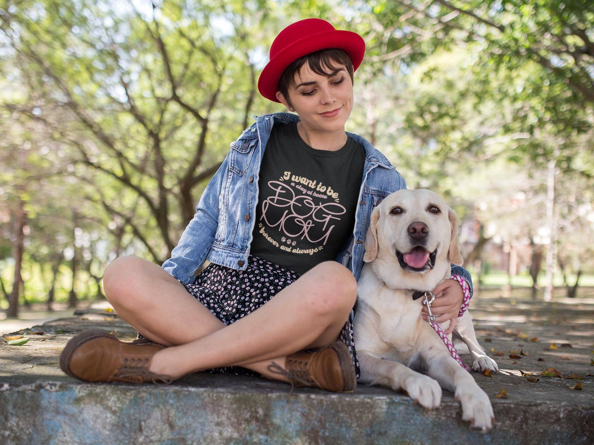 Unisex T-Shirt Mit Druck - Dog Mom | Hunde Mama/Homeoffice Pfote Pfotenabdruck Spruch Shirt Geschenkidee von ArtoriaPrintShop