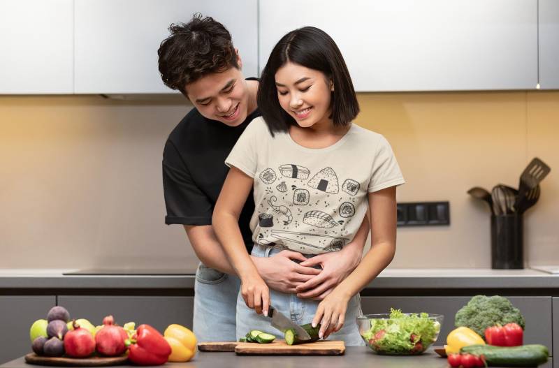 Unisex T-Shirt Mit Druck - Sushi | Essstäbchen/Maki Reis Fisch Soy Sauce Allover Aufdruck Asiatisch Seealgen Wasabi von ArtoriaPrintShop