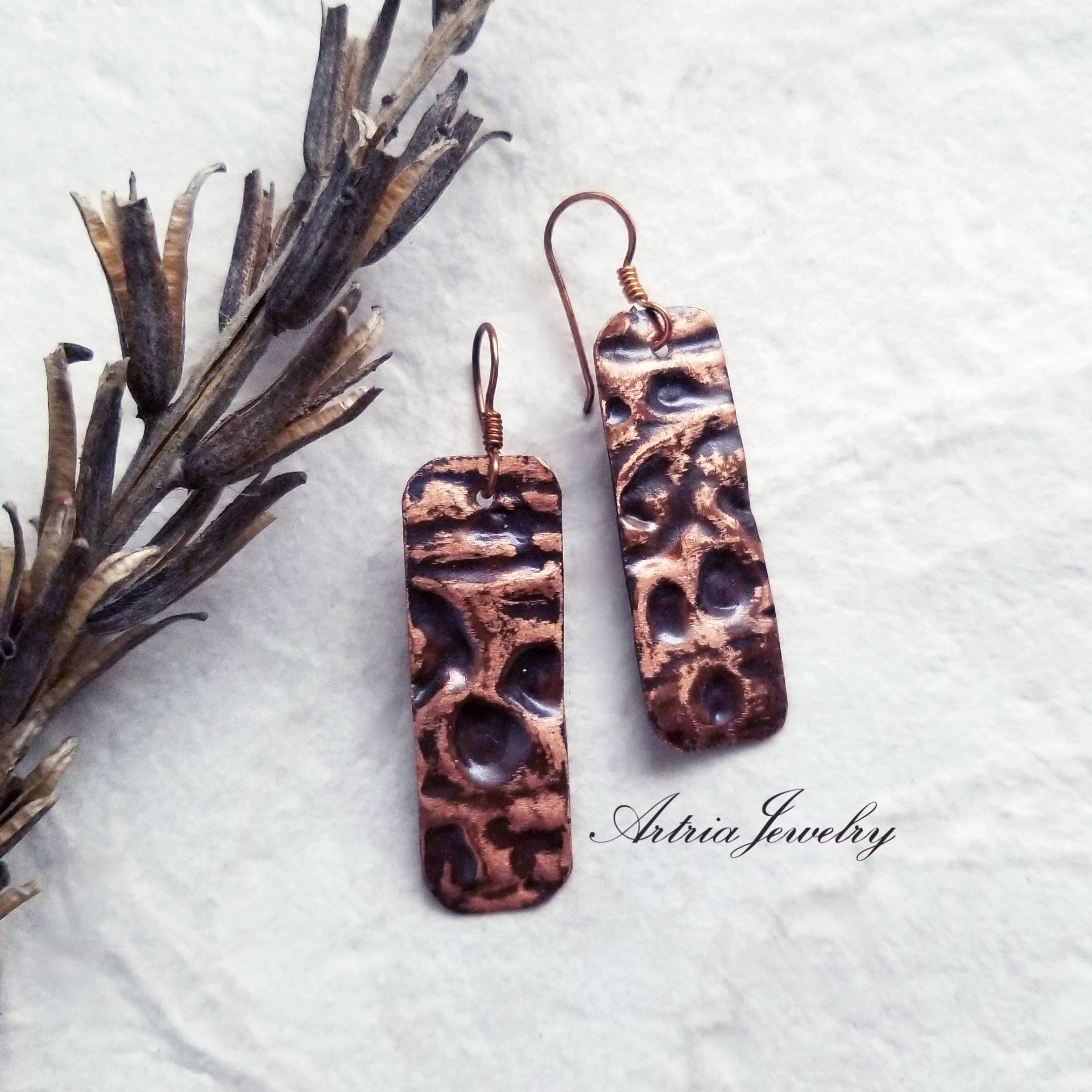Gehämmerte Kupfer Ohrringe Rustikaler Schmuck von ArtriaJewelry