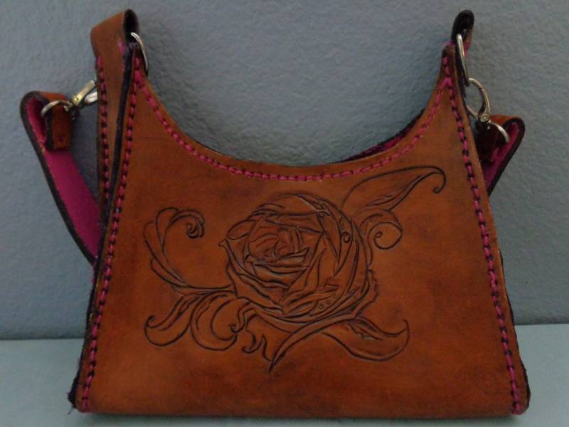 Leder Geldbörse Handpunziert Von Artrix Und Fine Art-Leder Rose Mit Seide Futter von Artrixleather