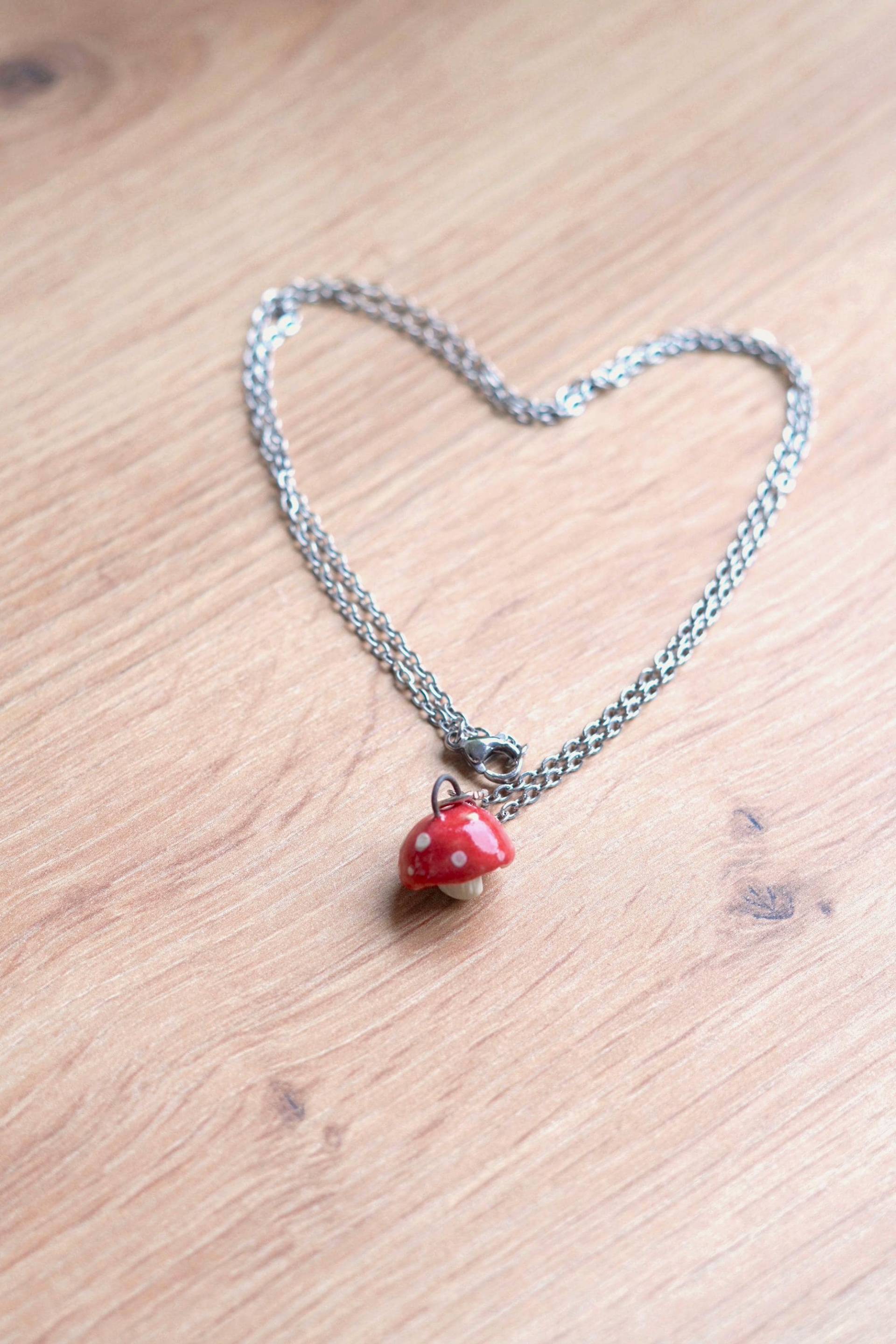 Handgemachte Anhänger Halskette Keramik Charms Glückspilz Geschenk Сeramic Pendant Handmade Jewelry Gift For Her Handgemachte Anhänger Halskette Keramik Charms Glückspilz Geschenk Сeramic Pendant Handmade Jewelry Gift For Her von ArtstudioLiebeLiebe