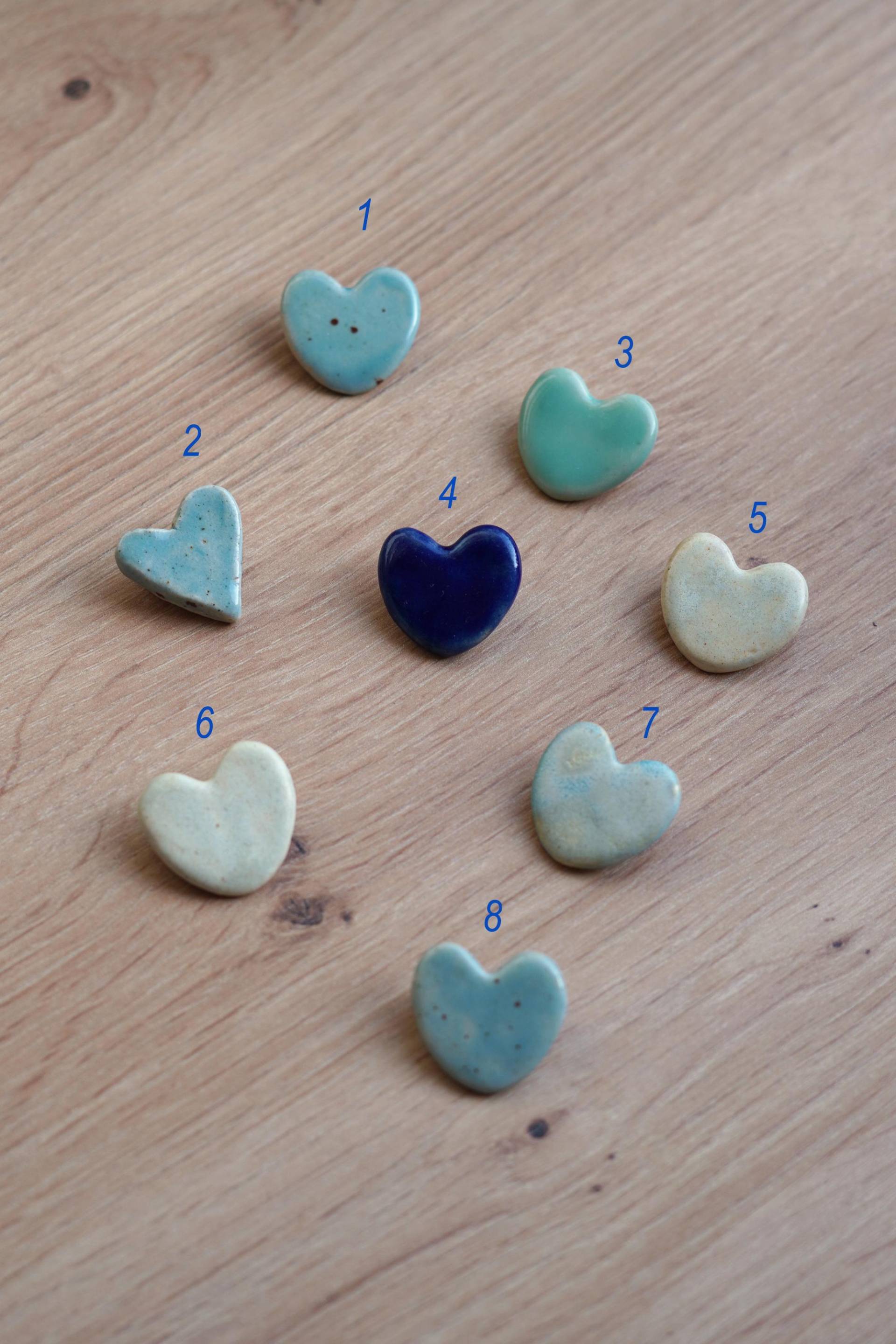 Handgemachte Keramikbroschen Pin Anstecker Button Herzschmuck Handmade Jewelry Gift For Her Ceramic Brooches Schlichte Universalbroschen Handgemachte Keramikbroschen Pin Anstecker Button Herzschmuck Handmade Jewelry Gift For Her Ceramic Brooches Schlichte Universalbroschen von ArtstudioLiebeLiebe