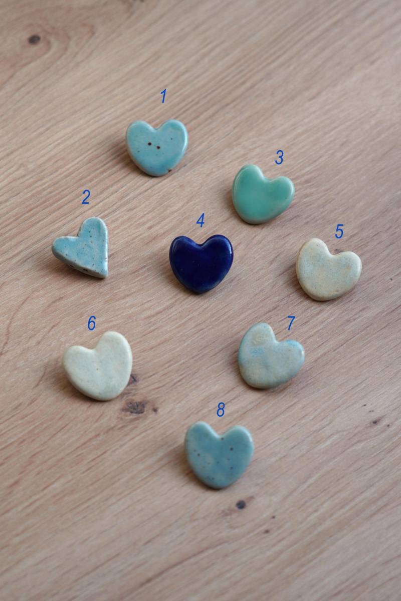 Handgemachte Keramikbroschen Pin Anstecker Button Herzschmuck Handmade Jewelry Gift For Her Ceramic Brooches Schlichte Universalbroschen Handgemachte Keramikbroschen Pin Anstecker Button Herzschmuck Handmade Jewelry Gift For Her Ceramic Brooches Schlichte Universalbroschen von ArtstudioLiebeLiebe