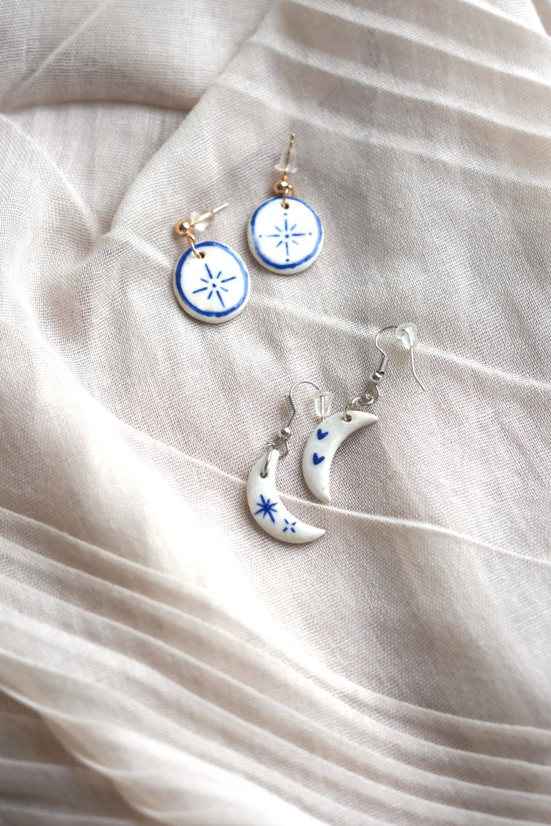 Keramik Handgefertigt Ohrringe Sterne Mond Geschenkide Handmade Jewelry Gift For Her Runde Blau Weiß Schmuck Geschenk Für Sie Boho Keramik Handgefertigt Ohrringe Sterne Mond Geschenkide Handmade Jewelry Gift For Her Runde Blau Weiß Schmuck Geschenk Für Sie Boho von ArtstudioLiebeLiebe