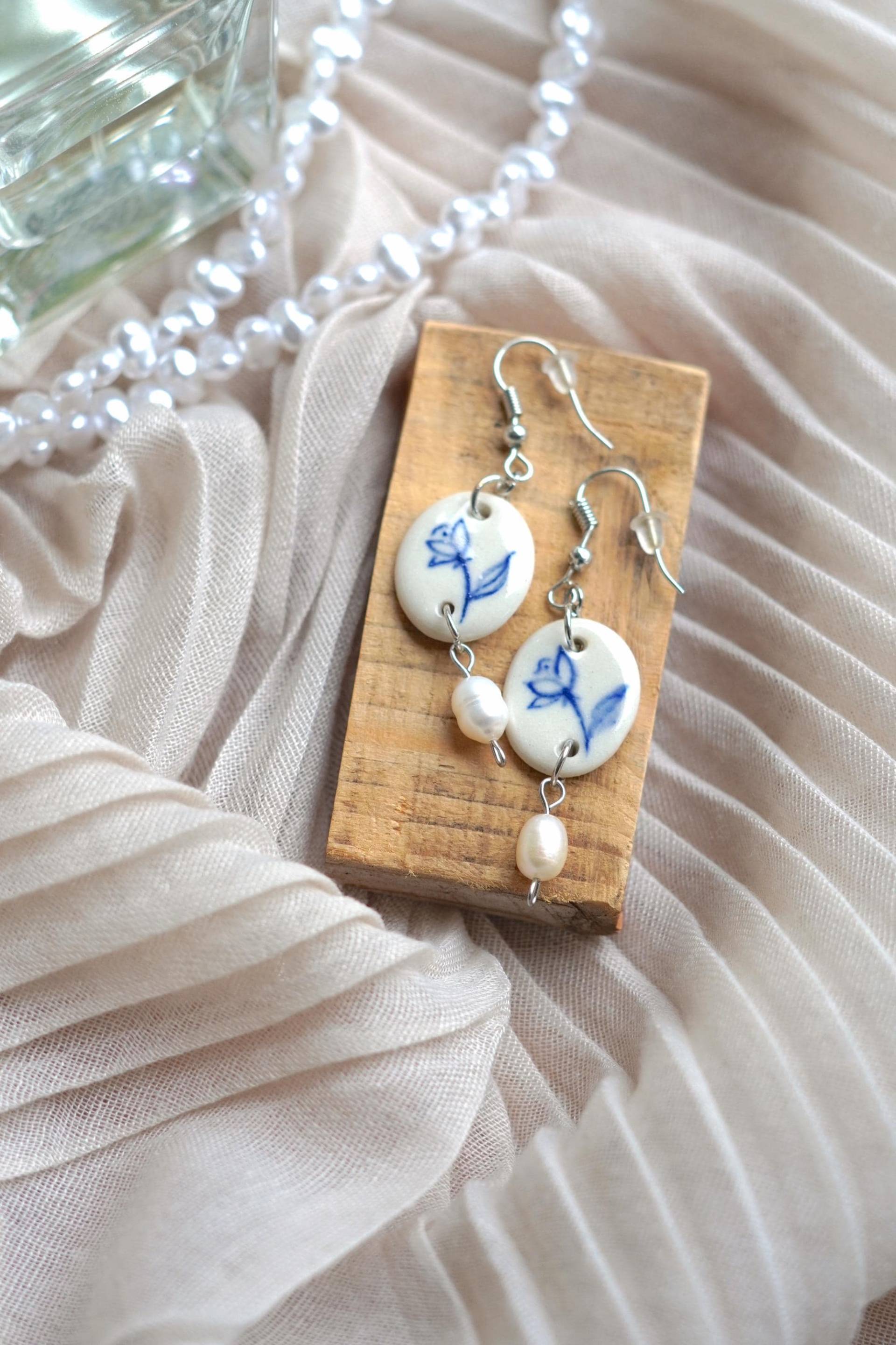 Keramik Ohrringe Naturperlen Handgefertigt Mit Rosen Rustikale Hochzeitsschmuck Geschenkidee Vintage Handmade Jewelry Gift For Her Keramik Ohrringe Naturperlen Handgefertigt Mit Rosen Rustikale Hochzeitsschmuck Geschenkidee Vintage Handmade Jewelry Gift For Her von ArtstudioLiebeLiebe