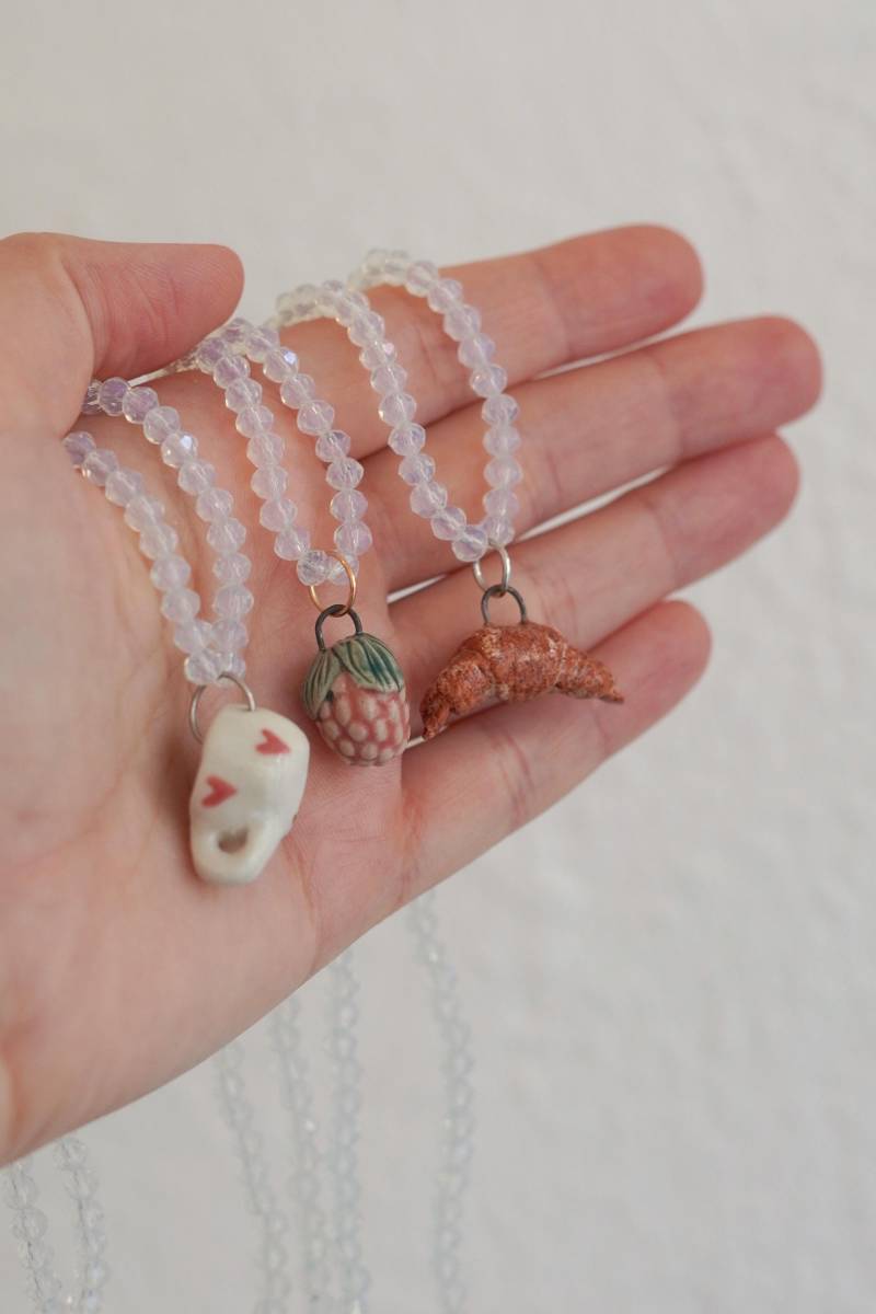Keramikanhänger Halskette Kristallkette Charms Сeramic Pendant Handmade Jewelry Gift For Her Croissant Beere Kaffeetasse Geschenk Für Sie Keramikanhänger Halskette Kristallkette Charms Сeramic Pendant Handmade Jewelry Gift For Her Croissant Beere Kaffeetasse Geschenk Für Sie von ArtstudioLiebeLiebe