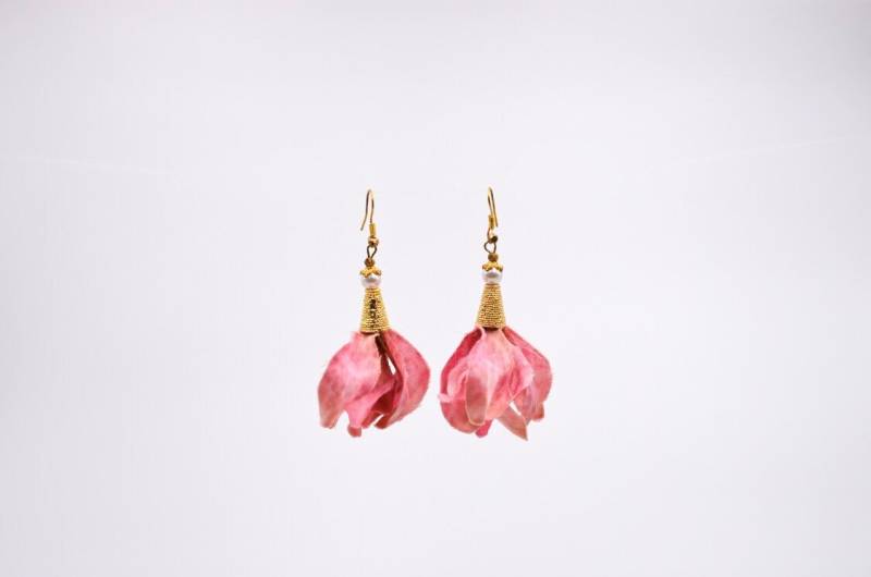 Petal Ohrringe in Pink | Small von ArtsyTartsyCo