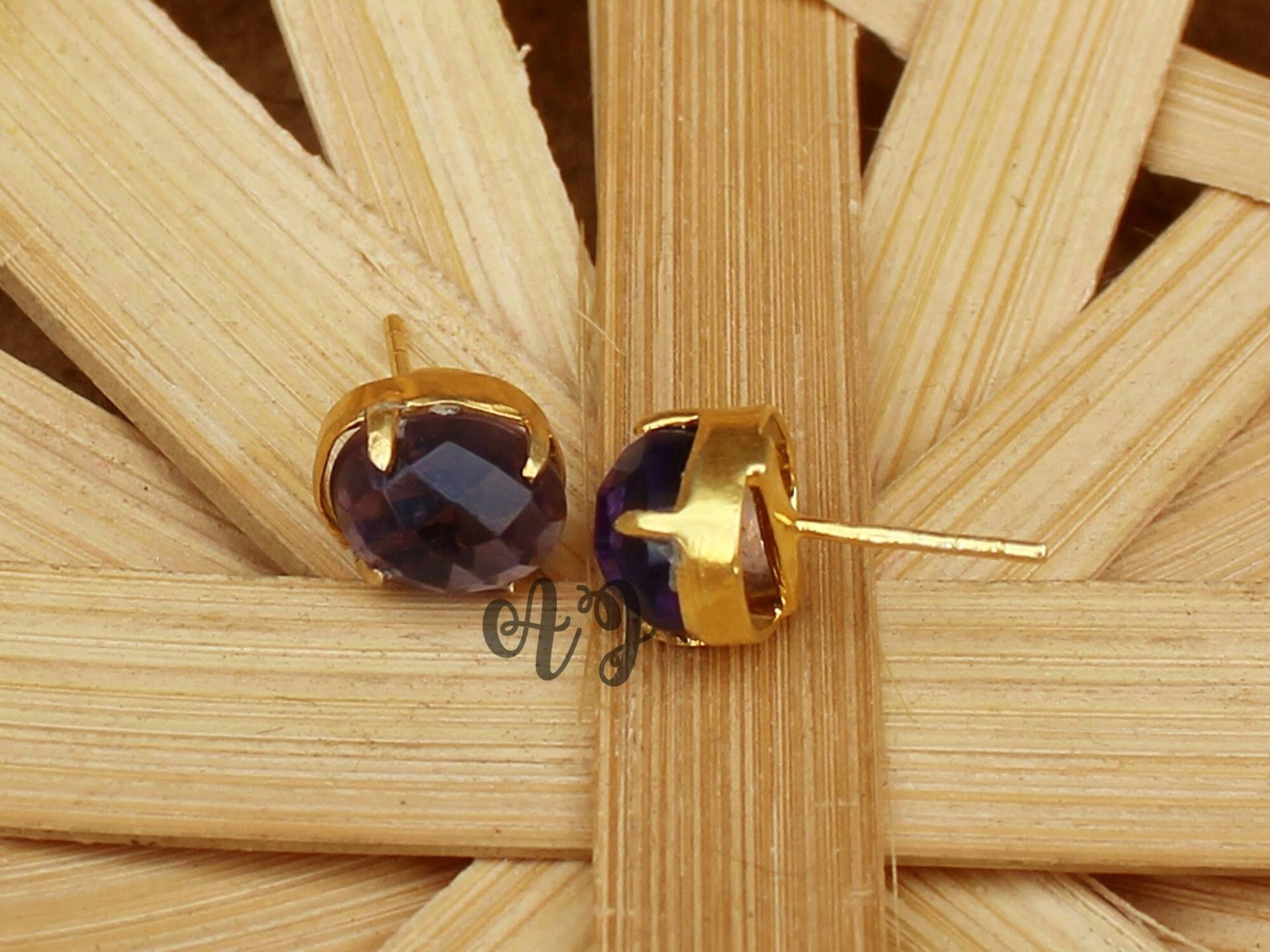 Amethyst Hydro Quartz 8x10mm Oval Checker Cut Vermeil Krappen 925 Silber Lünette Einstellung Ohrring-Schönheit Schmuck Ohrringe von ArtsyjewelsForyou