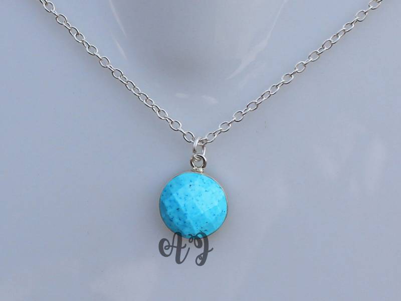 Stabilisierte Blaue Türkis 8mm Runde Checker Cut 925 Sterling Silber Überzogene Spannzange Einstellung Lünette Anhänger Kette Halskette-Edelstein von ArtsyjewelsForyou